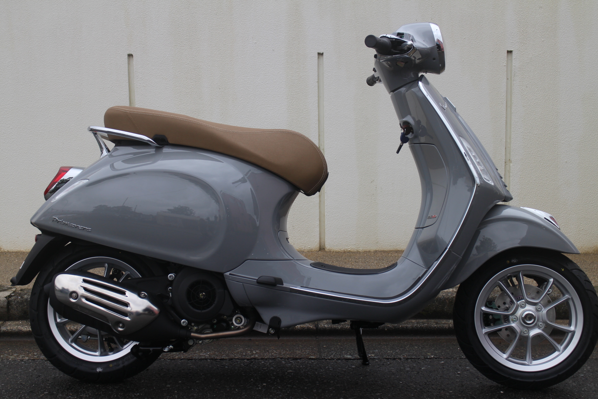 Vespa Primavera 125 NEW GRAY 入荷しました | Stars Trading