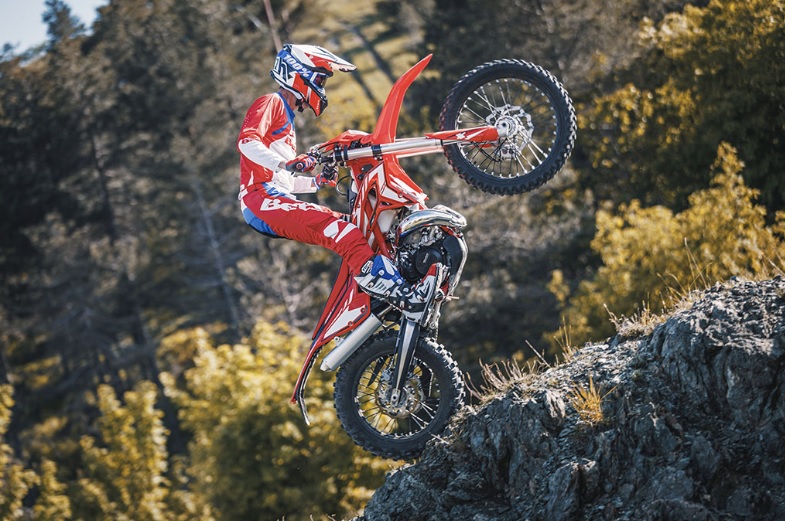 beta xtrainer 2022外装　おまけ付き 新しいベータXTRAINERに乗る：ラップ - ダートバイクマガジン
